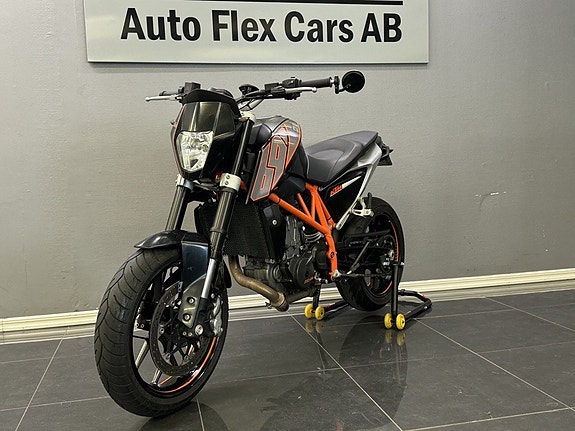 KTM Duke 690 | Black | ABS | Nybesiktad | Arrow helsystem 2 of 5