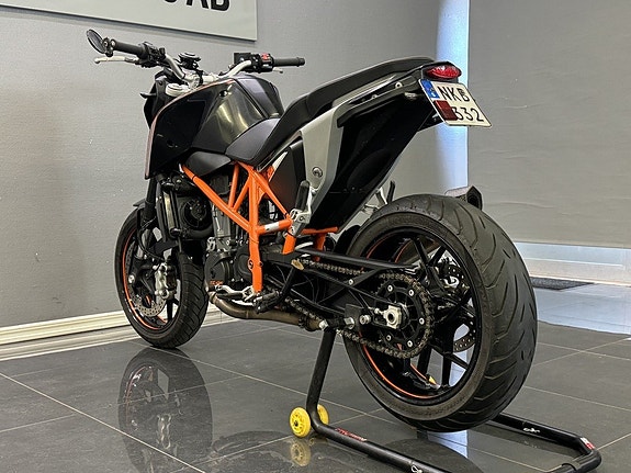 KTM Duke 690 | Black | ABS | Nybesiktad | Arrow helsystem 5 of 5