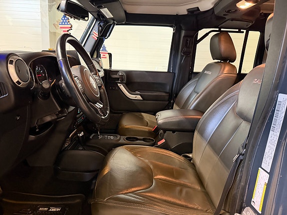 Jeep Wrangler Unlimited 15 of 24