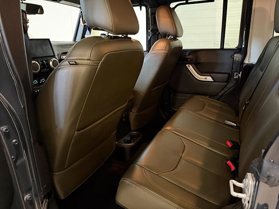 Jeep Wrangler Unlimited 17 of 24
