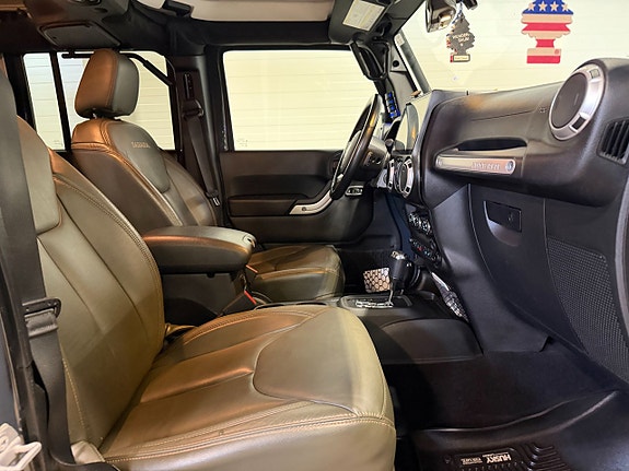 Jeep Wrangler Unlimited 12 of 24