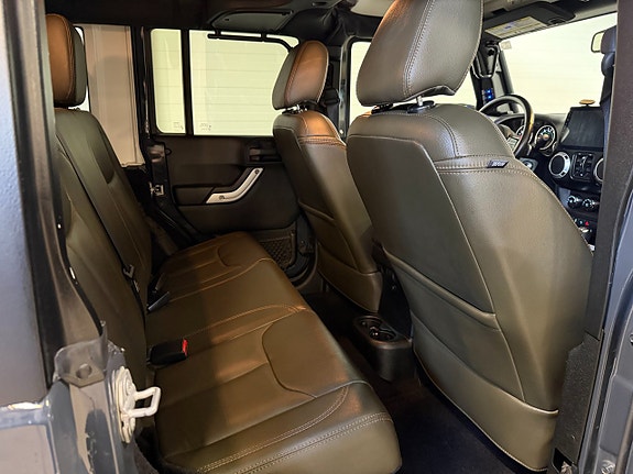 Jeep Wrangler Unlimited 11 of 24