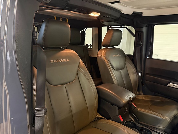 Jeep Wrangler Unlimited 13 of 24