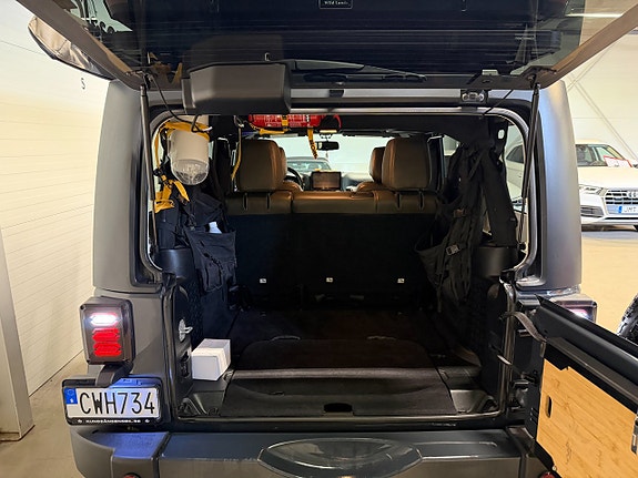 Jeep Wrangler Unlimited 10 of 24