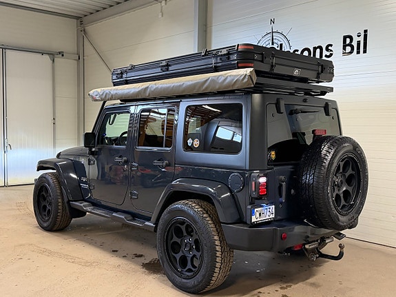 Jeep Wrangler Unlimited 4 of 5