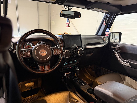 Jeep Wrangler Unlimited 14 of 24