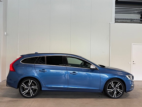 Volvo V60 2 of 19