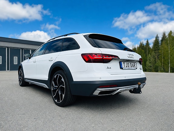 Audi A4 allroad 2 of 5