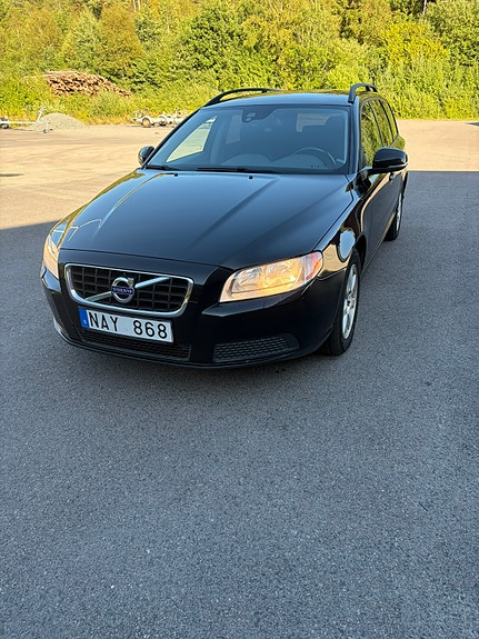 Volvo V70 2 of 10