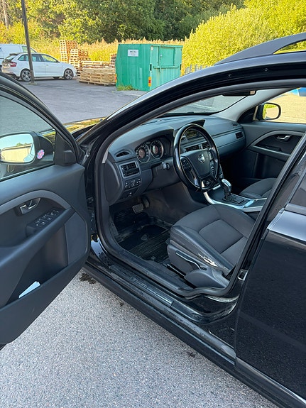 Volvo V70 4 of 10
