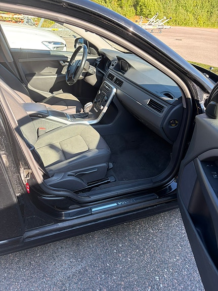 Volvo V70 8 of 10