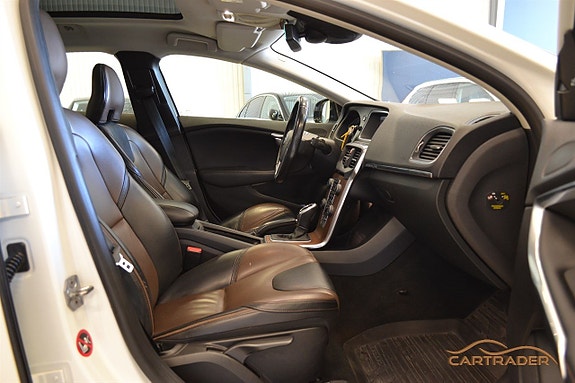Volvo V40 Cross Country 8 of 18