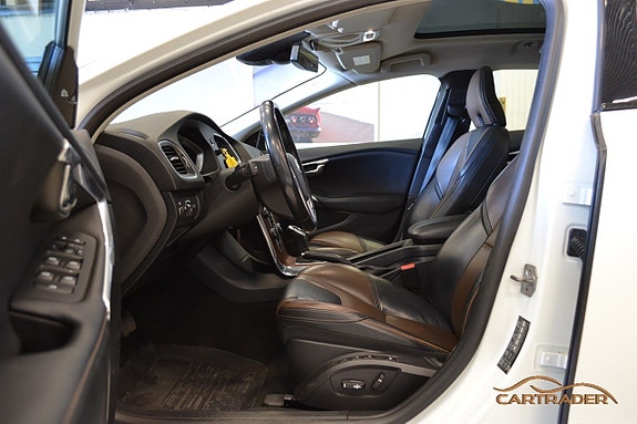 Volvo V40 Cross Country 5 of 18