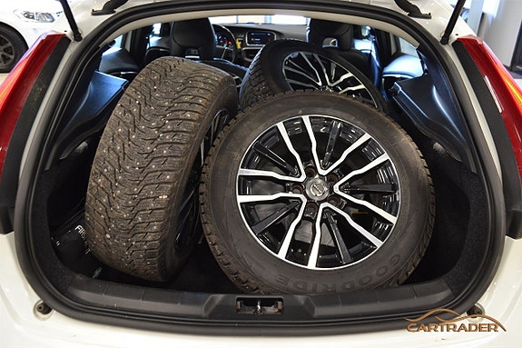 Volvo V40 Cross Country 12 of 18