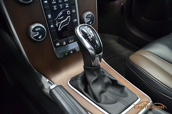 Volvo V40 Cross Country 14 of 18