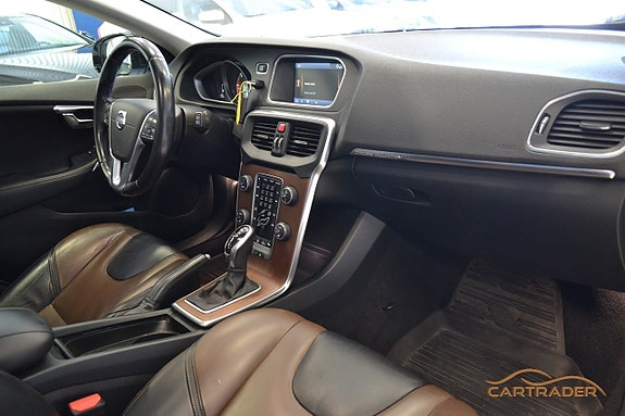 Volvo V40 Cross Country 9 of 18
