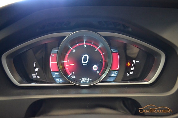 Volvo V40 Cross Country 13 of 18
