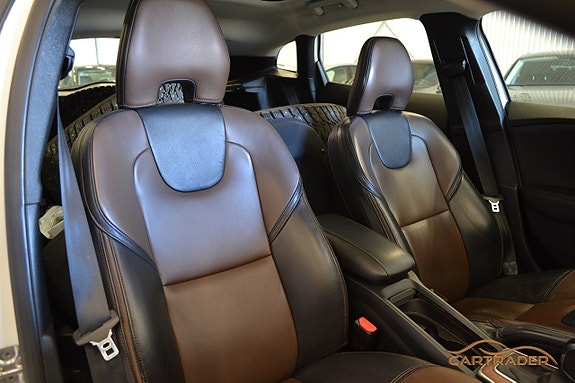 Volvo V40 Cross Country 10 of 18