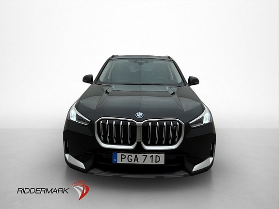 BMW iX1 3 of 5