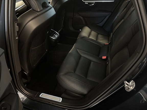 Volvo V90 Cross Country 18 of 23