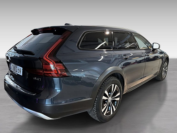 Volvo V90 Cross Country 7 of 23