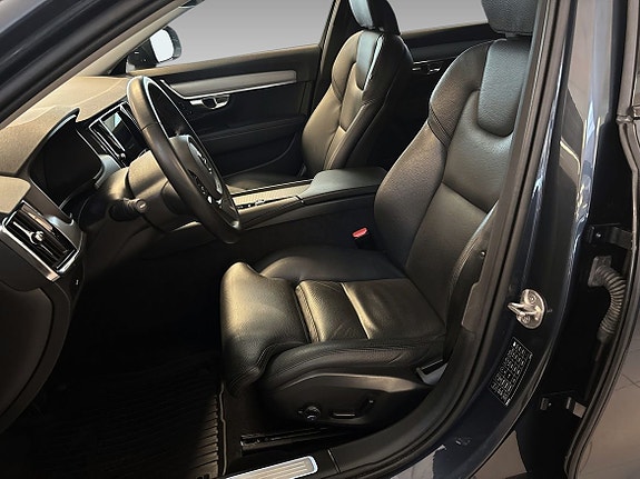 Volvo V90 Cross Country 14 of 23