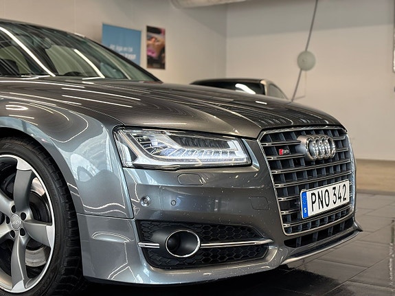 Audi S8 5 of 5