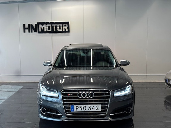 Audi S8 3 of 5