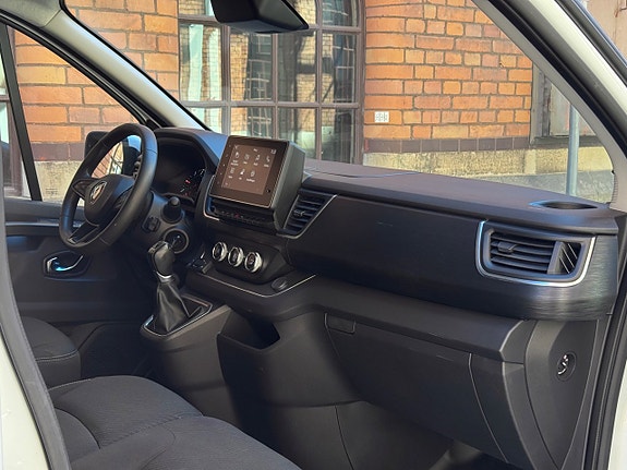 Renault Trafic 16 of 19
