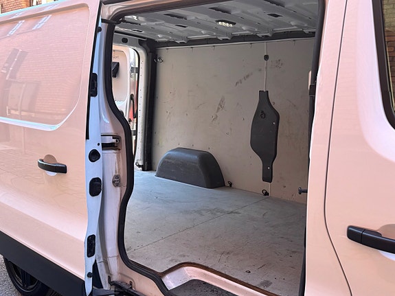 Renault Trafic 10 of 19