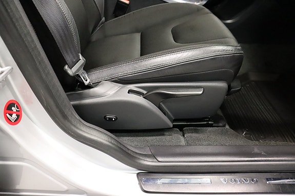 Volvo XC60 13 of 28