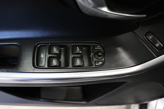 Volvo XC60 8 of 28