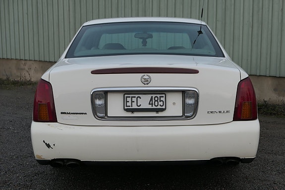 Cadillac DTS 4 of 11