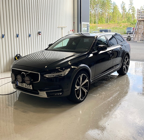 Volvo V90 Cross Country 3 of 5