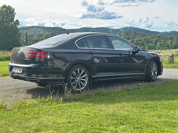 Volkswagen Passat 2 of 5