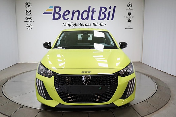 Peugeot 208 2 of 5