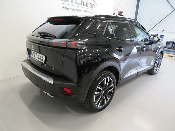 Peugeot 2008 2 of 5
