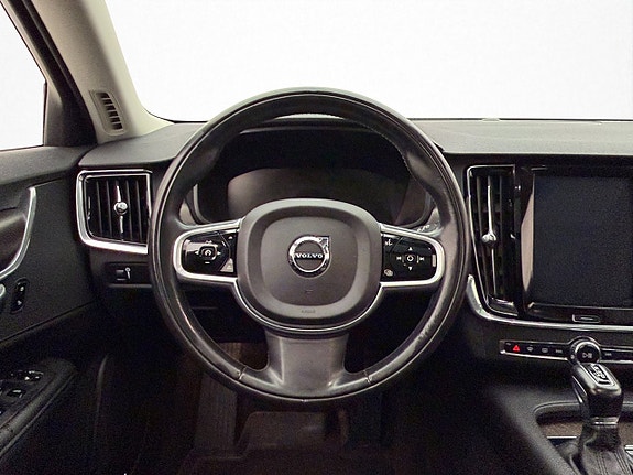 Volvo V90 Cross Country 13 of 30