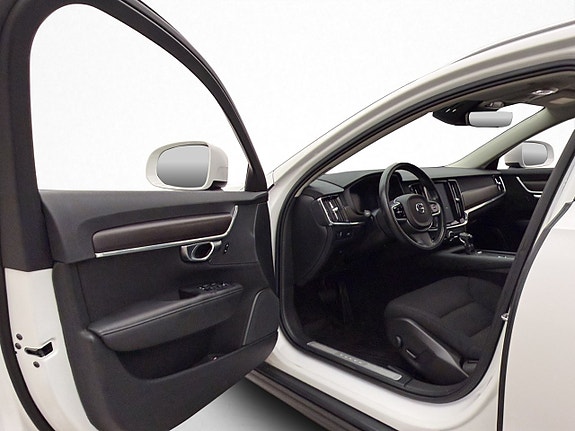 Volvo V90 Cross Country 10 of 30