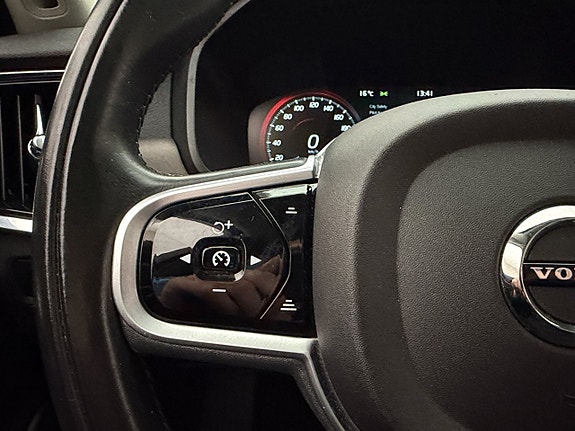 Volvo V90 Cross Country 14 of 30