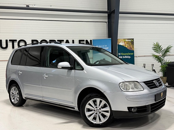 Volkswagen Touran 3 of 5
