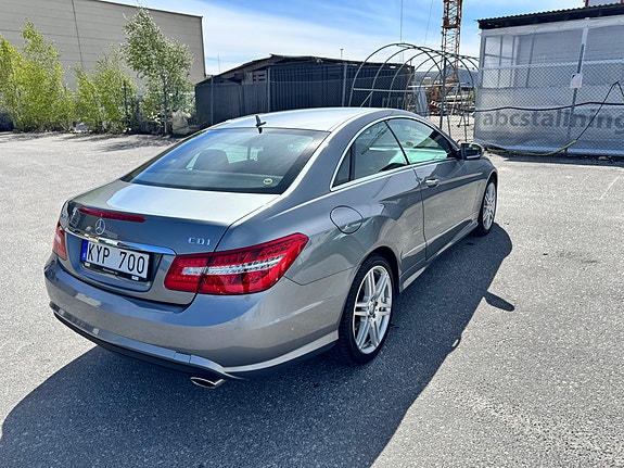 Mercedes-Benz E350 3 of 5