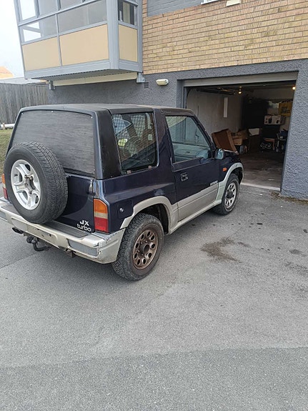 Suzuki Vitara 2 of 8