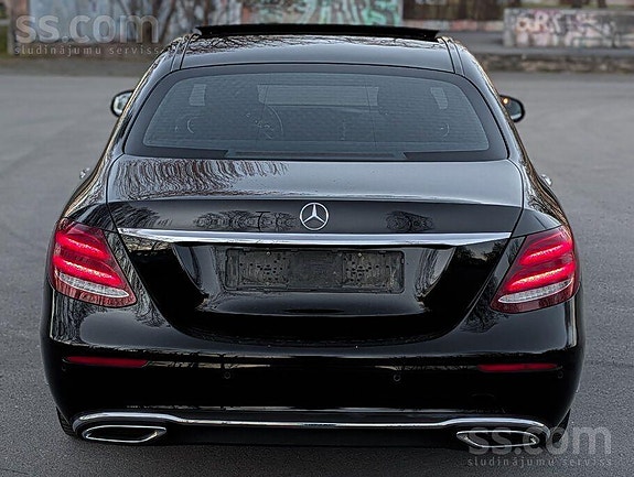 Mercedes-Benz E220 d 5 of 5
