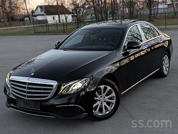Mercedes-Benz E220 d 2 of 5