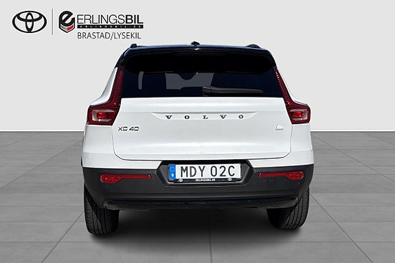 Volvo XC40 4 of 5