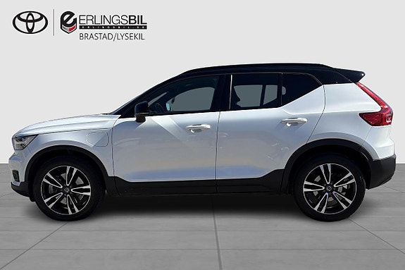 Volvo XC40 3 of 5