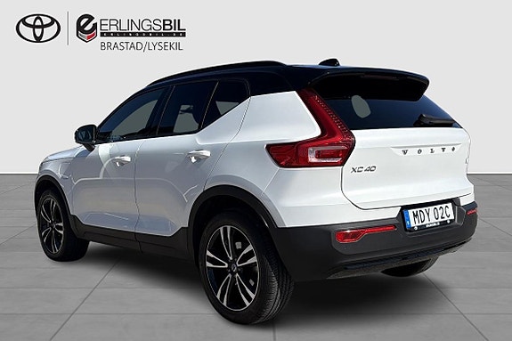 Volvo XC40 2 of 5