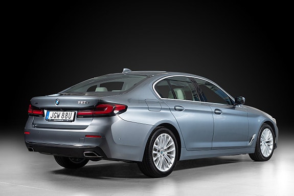 BMW 520d 2 of 5