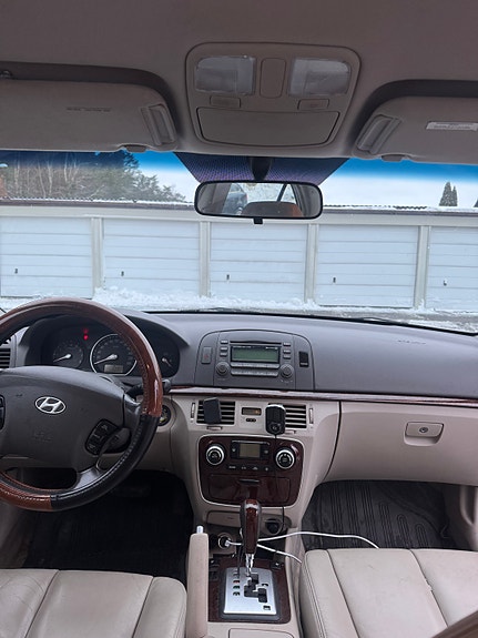 Hyundai Sonata 4 of 5